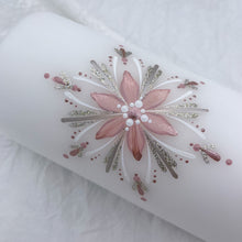 Load image into Gallery viewer, ÍSLANSKLUKKA<br><small>Antíkbleikt, hvítt og antíksilfur<br></small>