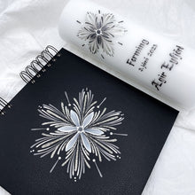 Load image into Gallery viewer, PÁFUGL - kerti+bók <br> <small>Svart, hvítt og silfur </small>