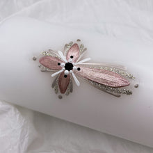 Load image into Gallery viewer, KROSS<br><small>Antíkbleikt, svart og antíksilfur<br></small>