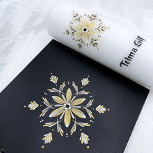 Load image into Gallery viewer, ÍSLANDSSÓL - kerti+bók <br> <small>Gull, svart og silfur </small>