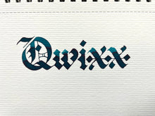 Load image into Gallery viewer, BLACKLETTER SKRAUTSKRIFT<br>LIVE NETNÁMSKEIÐ<br>fyrir byrjendur<br><small>16. okt., 23. okt. og 6. nóv. 2025</small>