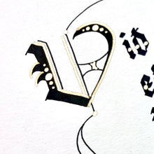 Load image into Gallery viewer, BLACKLETTER SKRAUTSKRIFT<br>LIVE NETNÁMSKEIÐ<br>fyrir byrjendur<br><small>16. okt., 23. okt. og 6. nóv. 2025</small>