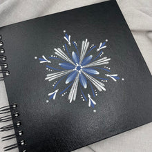 Load image into Gallery viewer, ÍSLANDSKLUKKA - kerti+bók <br> <small>Dökkblátt, hvítt og silfur </small>