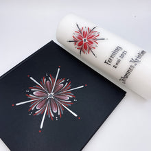 Load image into Gallery viewer, GEISLASÓL - kerti+bók <br> <small>Rautt, svart og silfur </small>