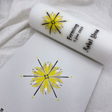 Load image into Gallery viewer, GEISLASÓL- kerti+bók <br> <small>Gult, svart og silfur </small>