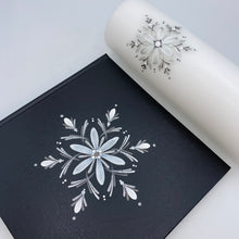 Load image into Gallery viewer, ÍSLANDSSÓL - kerti+bók <br> <small>Hvítt, dökkgrátt og silfur </small>