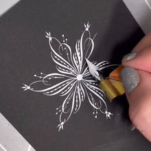 Load image into Gallery viewer, JÓLAKRANSAR MEÐ PENNASTÖNG<br> netnámskeið LIVE <br><small>4. desember 2024</small>