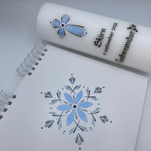 Load image into Gallery viewer, ÍSLANDSSÓL - kerti+bók <br> <small>Ljósblátt, svart og silfur </small>