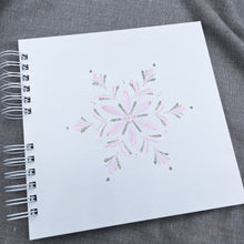 Load image into Gallery viewer, ÍSLANDSSÓL - kerti+bók <br> <small>Ljósbleikt og antíksilfur </small>