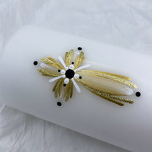 Load image into Gallery viewer, GEISLASÓL - kerti+bók <br> <small>Gull, hvítt og svart </small>