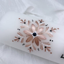 Load image into Gallery viewer, ÍSLANDSSÒL - kerti+bók <br> <small>Antíkbleikt, svart og antíksilfur </small>