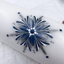 Load image into Gallery viewer, GEISLASÓL<br><small>Dökkblátt, blágrátt og silfur<br></small>