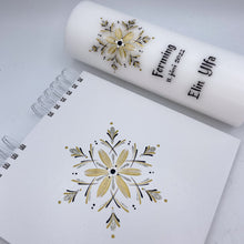 Load image into Gallery viewer, ÍSLANDSSÓL - kerti+bók <br> <small>Gull, svart og silfur </small>