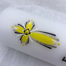 Load image into Gallery viewer, ÍSLANDSKLUKKA - kerti+bók <br> <small>Gult, svart og silfur </small>