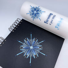 Load image into Gallery viewer, GEISLASÓL - kerti+bók <br> <small>Dökkblátt, túrkís og silfur </small>