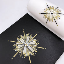 Load image into Gallery viewer, GEISLASÓL - kerti+bók <br> <small>Gull, hvítt og svart </small>