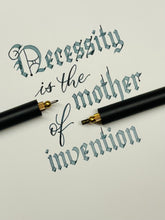 Load image into Gallery viewer, BLACKLETTER SKRAUTSKRIFT<br>LIVE NETNÁMSKEIÐ<br>fyrir byrjendur<br><small>16. okt., 23. okt. og 6. nóv. 2025</small>