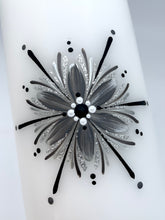 Load image into Gallery viewer, GEISLASÓL - kerti+bók <br> <small>Dökkgrátt, svart og silfur </small>