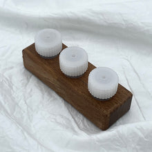 Load image into Gallery viewer, BLEKPRUFUR<br><small>í timburstandi</small>