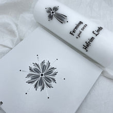 Load image into Gallery viewer, GEISLASÓL - kerti+bók <br> <small>Dökkgrátt, svart og silfur </small>