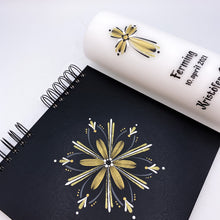 Load image into Gallery viewer, ÍSLANDSKLUKKA - kerti+bók <br> <small>Gull, dökkgrátt og hvítt </small>