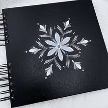 Load image into Gallery viewer, ÍSLANDSSÓL - kerti+bók <br> <small>Hvítt og silfur </small>