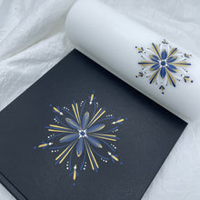 Load image into Gallery viewer, ÍSLANDSKLUKKA - kerti+bók <br> <small>Dökkblátt, hvítt og gull<br>ekki með glimmeri </small>