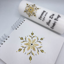 Load image into Gallery viewer, ÍSLANDSSÓL - kerti+bók <br> <small>Gull, hvítt og svart </small>