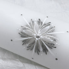 Load image into Gallery viewer, GEISLASÓL - kerti+bók <br> <small>Hvít og silfur </small>