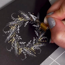 Load image into Gallery viewer, JÓLAKRANSAR MEÐ PENNASTÖNG<br> netnámskeið LIVE <br><small>4. desember 2024</small>