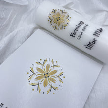 Load image into Gallery viewer, Lítil Íslandssól - kerti+bók <br> <small>Gull, hvítt og svart </small>