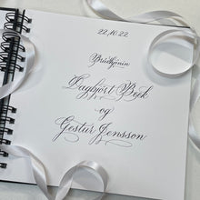 Load image into Gallery viewer, SKRAUTRITUN<br>4 línur- miðjað <br><small>Copperplate</small>