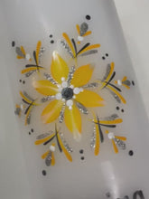 Load and play video in Gallery viewer, ÍSLANDSÓL<br><small>Heitur gulur, svart og silfur<br></small>