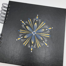 Load image into Gallery viewer, ÍSLANDSKLUKKA - kerti+bók <br> <small>Dökkblátt, hvítt og gull<br>ekki með glimmeri </small>