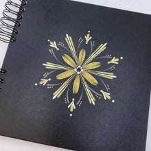 Load image into Gallery viewer, ÍSLANDSKLUKKA <br> <small>Gull, hvítt og svargrátt </small>