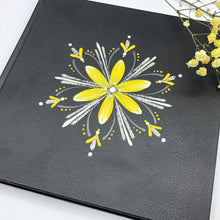 Load image into Gallery viewer, ÍSLANDSKLUKKA <br> <small>Gult og svargrát og silfur </small>