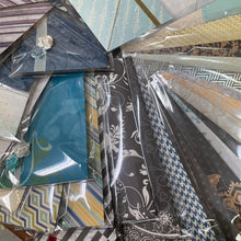 Load image into Gallery viewer, UMSLAGAKORT<br><small>Handunnið umslag með einföldu korti</small>