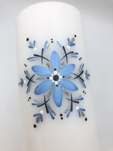 Load image into Gallery viewer, ÍSLANDSSÓL - kerti+bók <br> <small>Ljósblátt, svart og silfur </small>