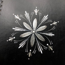 Load image into Gallery viewer, ÍSLANDSKLUKKA <br> <small> Silfur, grátt og hvítt </small>