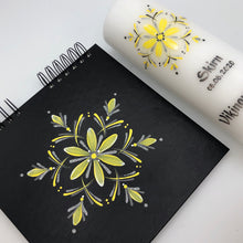 Load image into Gallery viewer, ÍSLANDSSÓL - kerti+bók <br> <small>Gult, svart og silfur </small>