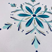 Load image into Gallery viewer, ÍSLANDASÓL - kerti+bók <br> <small>Blágrænt og antíksilfur </small>