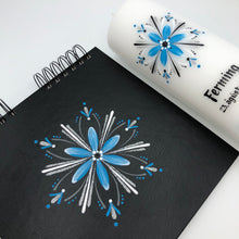 Load image into Gallery viewer, ÍSLANSKLUKKA - kerti+bók <br> <small>Túrkís, svart og silfur </small>