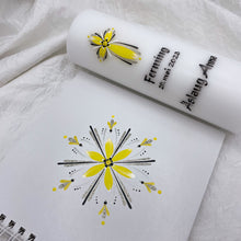 Load image into Gallery viewer, ÍSLANDSKLUKKA - kerti+bók &lt;br&gt; &lt;small&gt;Gult, svart og silfur &lt;/small&gt;
