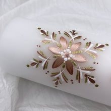 Load image into Gallery viewer, ÍSLANDSSÓL - kerti+bók &lt;br&gt; &lt;small&gt;Rosegold, hvítt og gull &lt;/small&gt;
