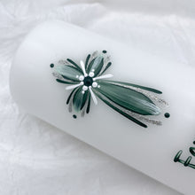 Load image into Gallery viewer, ÍSLANDSSÓL - kerti+bók &lt;br&gt; &lt;small&gt;Eucolyptus grænt og silfur&lt;/small&gt;
